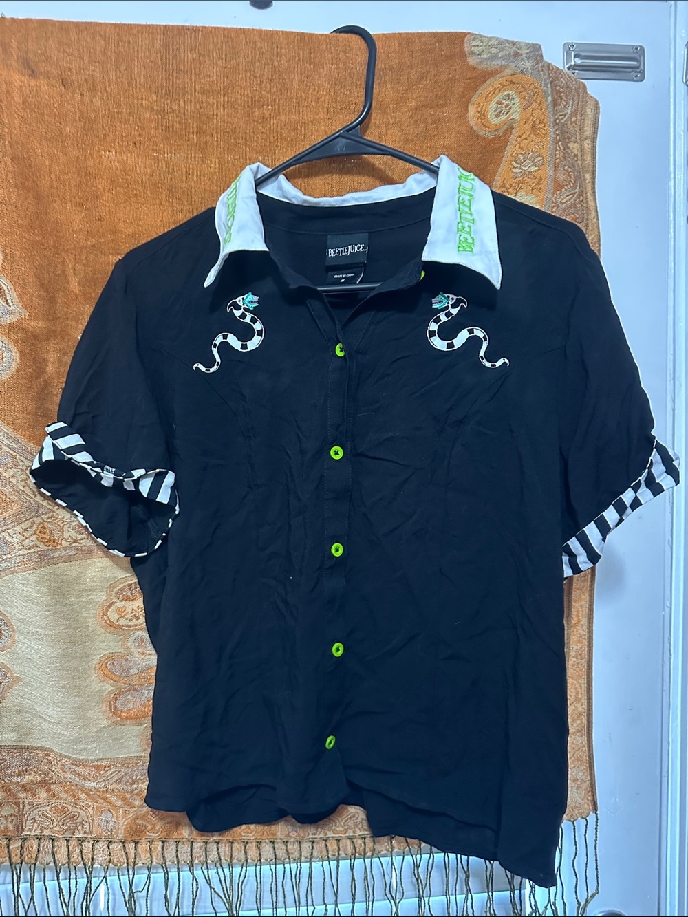 Black Short-Sleeve Button-Down Shirt with Snake Embroidery and Contrast Collar